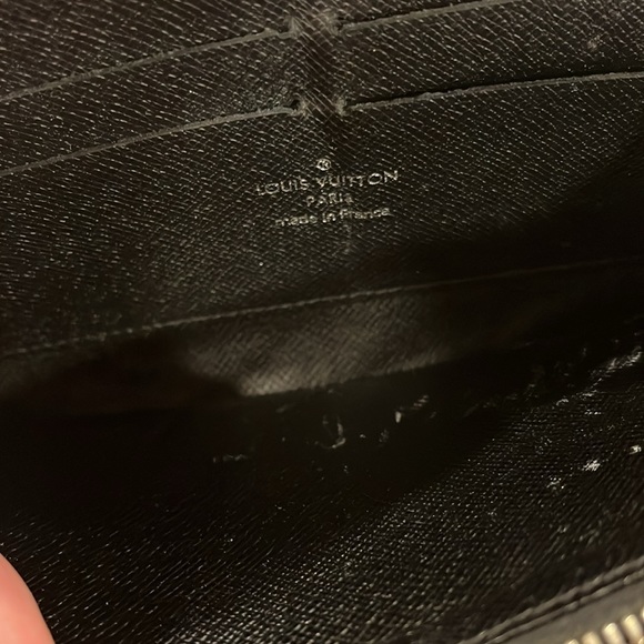 Authentic Louis Vuitton black Epi zipper wallet - Picture 7 of 8